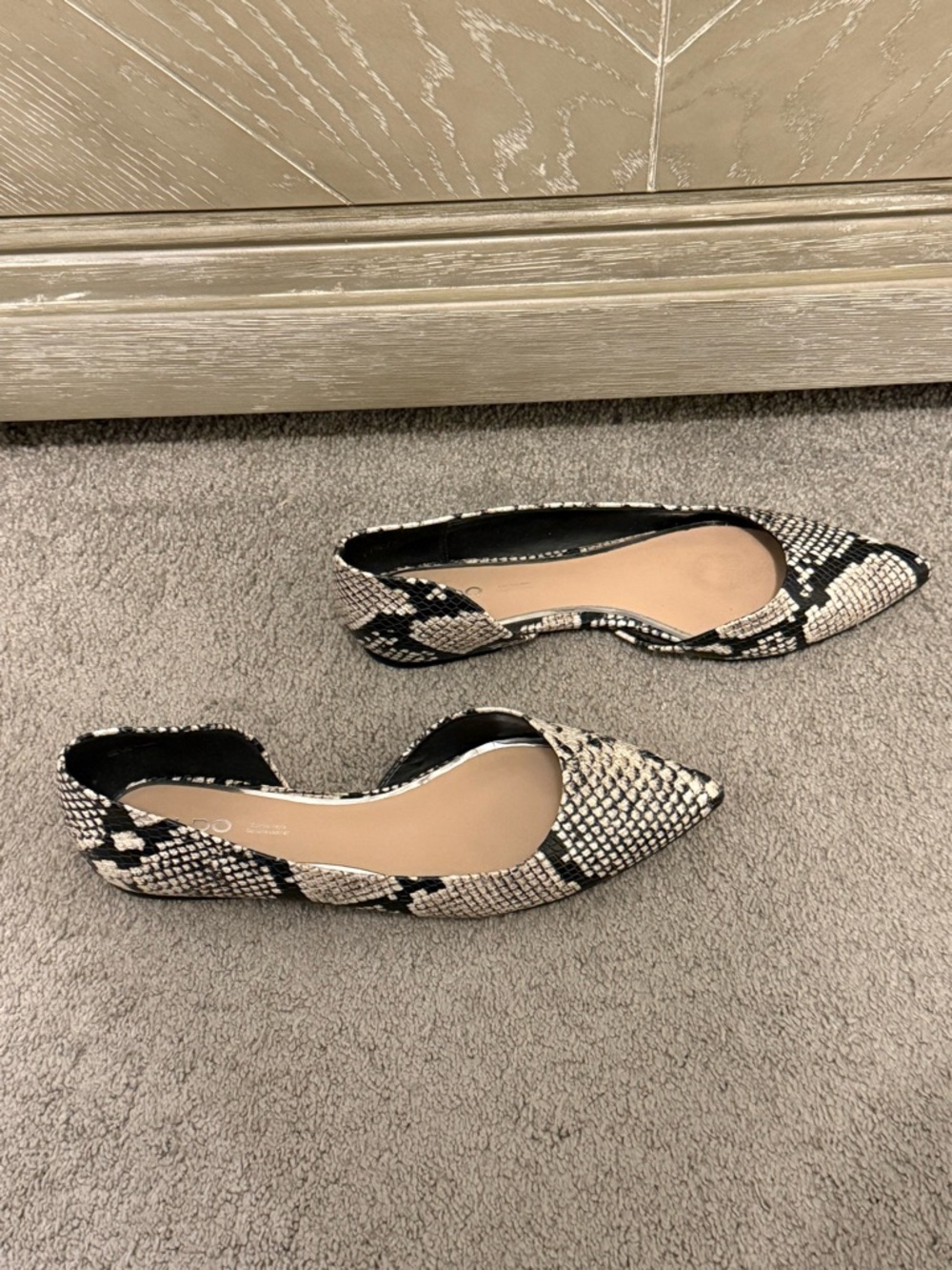 ALDO Women's Snake-Print Pointed Flats - Picture 3 of 3